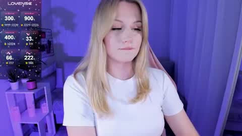 Snapshot of honey_blondee chatting on June 16, 7:38 pm Tammy online show from June 16, 7:38 pm