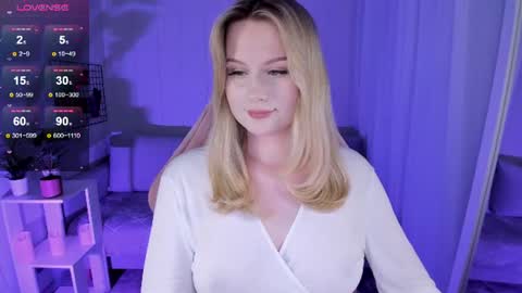 Snapshot of honey_blondee chatting on June 30, 8:43 pm Tammy online show from June 30, 8:43 pm