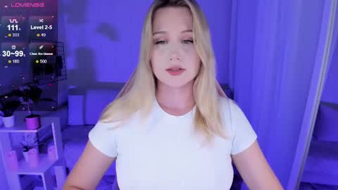 Snapshot of honey_blondee chatting on July 29, 9:24 pm Tammy online show from July 29, 9:24 pm