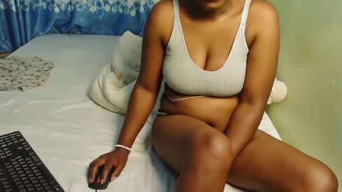 Snapshot of honey_caddy chatting on July 5, 4:52 am honey_caddy online show from July 5, 4:52 am
