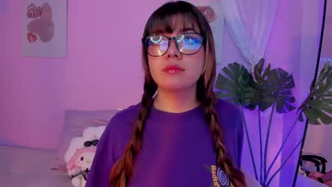 Snapshot of honey_m0on chatting on June 25, 7:07 pm Milenka online show from June 25, 7:07 pm