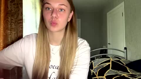 Klara online show from May 23, 8:29 am