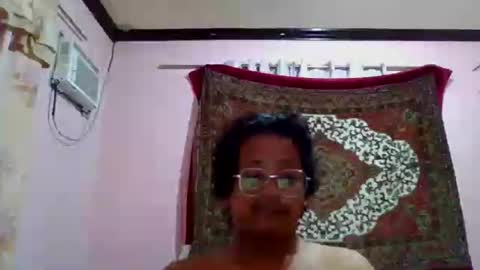 Honeybee online show from June 13, 6:28 pm