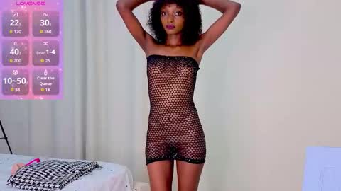 Snapshot of honeybloom_26 chatting on February 23, 2:31 am Keisha online show from February 23, 2:31 am