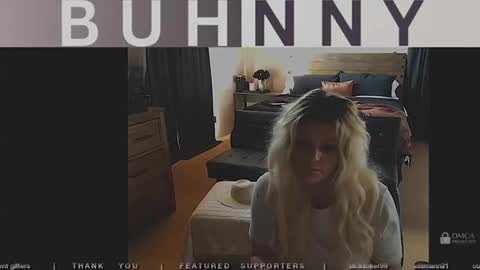 Snapshot of honeybuhnny chatting on May 25, 1:33 am honeybuhnny online show from May 25, 1:33 am