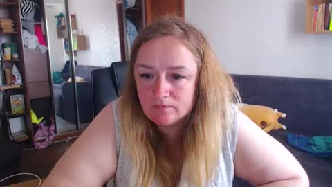 HoneydewMolly online show from April 2, 12:03 pm