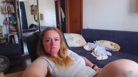 Snapshot of honeydewmolly chatting on July 19, 11:36 am HoneydewMolly online show from July 19, 11:36 am