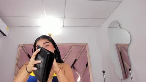honeyht online show from July 30, 12:15 pm