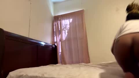 honeypott01 online show from November 17, 5:30 pm