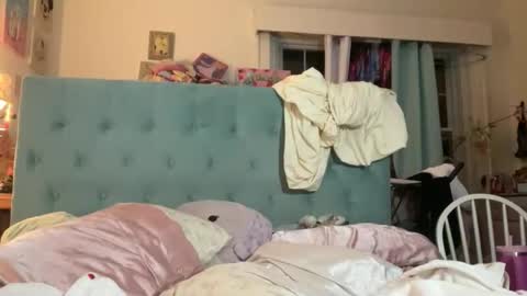 Emi Rose online show from February 18, 6:53 am