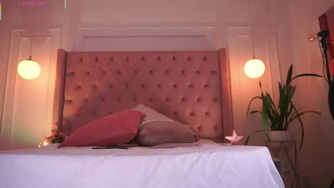 Honey Moon  Help me to reach 100 thumbs up online show from May 12, 7:44 pm