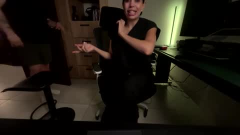 HonnyHotBunnies online show from March 4, 6:41 am