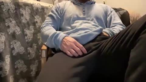 Snapshot of hoodiesahdgoodies chatting on February 2, 10:47 am D online show from February 2, 10:47 am