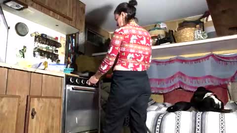 hoodoou online show from December 23, 1:58 am