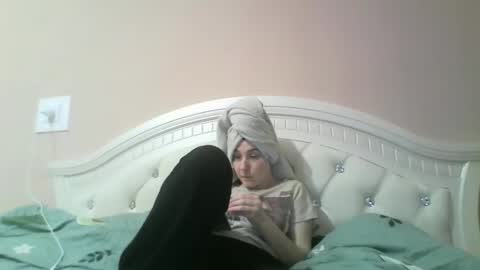 Snapshot of hootloove69 chatting on March 10, 6:13 pm hootloove69 online show from March 10, 6:13 pm