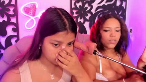 CATALINA Y LAURA  online show from March 8, 1:06 am