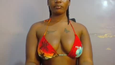 Snapshot of horny_hearts chatting on June 18, 1:37 pm phanice online show from June 18, 1:37 pm
