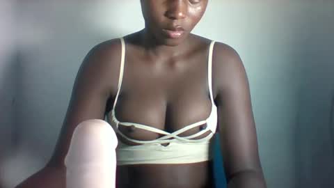 bella online show from December 15, 9:42 pm