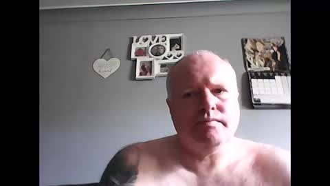 hornyguy19781978 online show from May 6, 12:43 pm