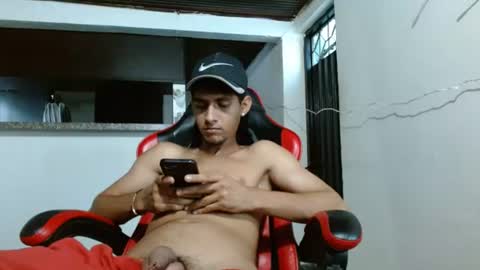 Snapshot of hot__mechanic chatting on June 22, 10:07 pm hot__mechanic online show from June 22, 10:07 pm