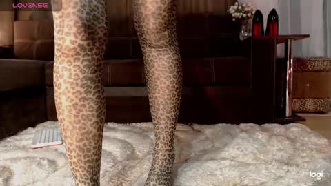 Snapshot of hot_best_lovers_ chatting on February 21, 9:49 pm Liza online show from February 21, 9:49 pm