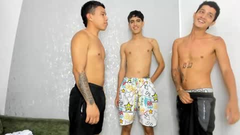WILLY-JULIAN-GEORGE-YAYO-THIAGO-MOD HADES online show from June 5, 6:52 am