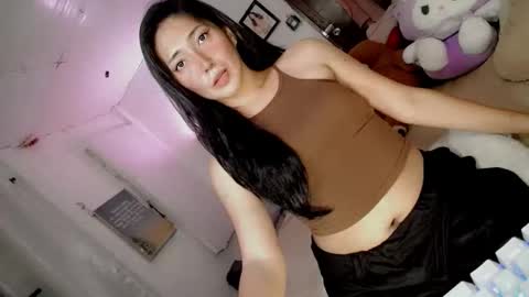 its me CLAUDIA online show from March 2, 5:30 am