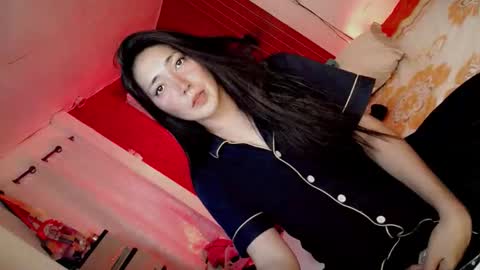 its me CLAUDIA online show from April 8, 3:28 am