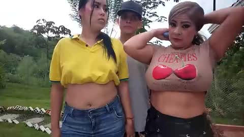 Snapshot of hot_kittens_xxx chatting on May 27, 11:07 am kittens online show from May 27, 11:07 am