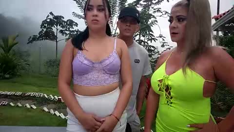 Snapshot of hot_kittens_xxx chatting on June 6, 11:04 am kittens online show from June 6, 11:04 am