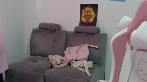 Mia online show from March 13, 8:04 pm