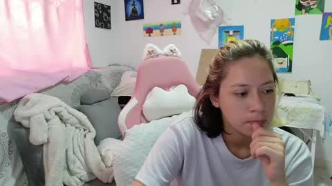 Mia online show from May 5, 4:15 pm