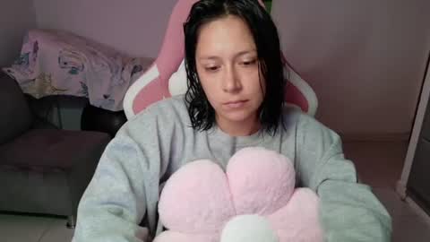 Mia online show from June 30, 7:59 pm