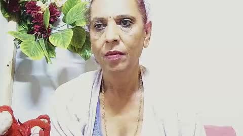 hot queen online show from July 11, 7:00 am
