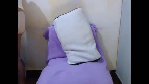 Snapshot of hotasianyue69 chatting on April 2, 3:42 pm hotasianyue69 online show from April 2, 3:42 pm