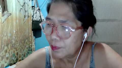 Snapshot of hotbetty_45 chatting on April 12, 2:49 am hotbetty_45 online show from April 12, 2:49 am
