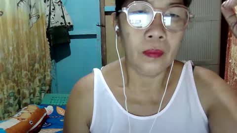 Snapshot of hotbetty_45 chatting on April 12, 10:48 pm hotbetty_45 online show from April 12, 10:48 pm