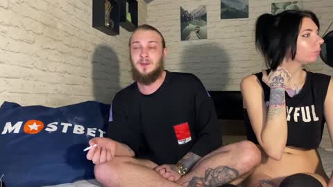 YounHotCouple online show from December 18, 1:45 pm