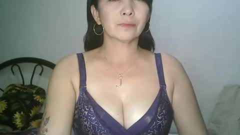 hotmamajen4u online show from May 18, 5:24 am