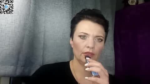 hotmamaqueen234 online show from May 1, 7:40 pm