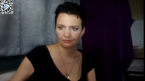 hotmamaqueen234 online show from July 7, 9:30 pm