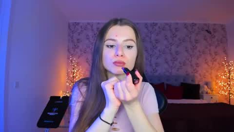 hotmolly_ online show from April 11, 6:45 pm