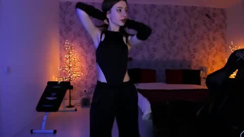 hotmolly_ online show from April 17, 7:06 pm