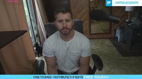 hotmuscles6t9 online show from June 22, 2:03 pm
