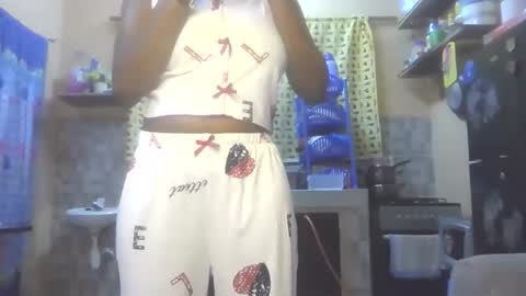Snapshot of hotsassyqueen219667 chatting on June 7, 5:06 pm Kichuna online show from June 7, 5:06 pm
