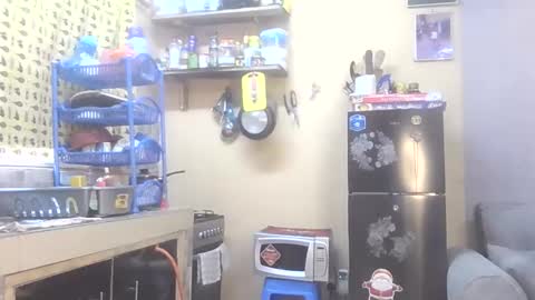 Snapshot of hotsassyqueen219667 chatting on June 8, 1:22 pm Kichuna online show from June 8, 1:22 pm