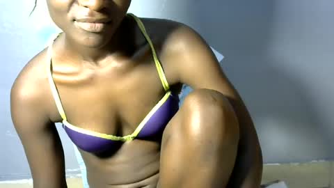 hottie_gal90 online show from July 12, 5:09 am