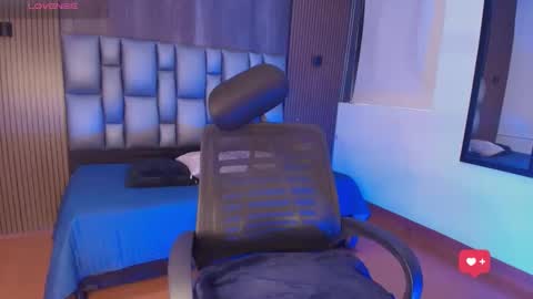 Juls online show from May 4, 6:59 pm
