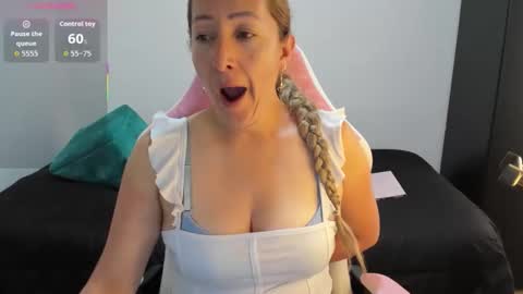 hottychrystal online show from March 17, 3:59 pm