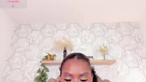 Snapshot of huge_boobs_ebony chatting on June 17, 7:37 pm huge boobs ebony online show from June 17, 7:37 pm